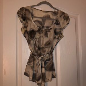 Short sleeve top with waist tie